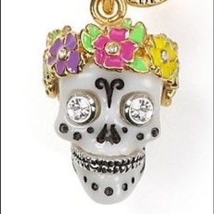 Juicy Couture White/Gold Skull Ring flower charm